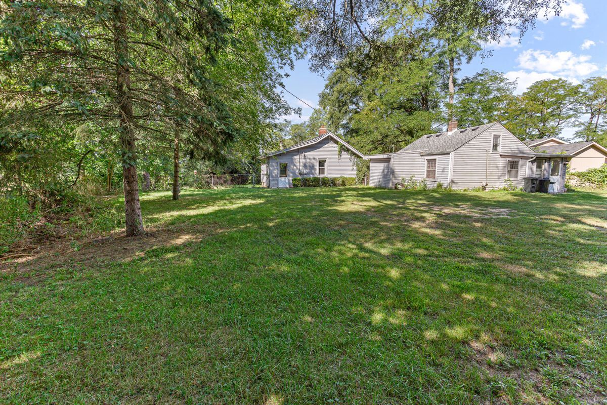 Building Photo - 2550 Loon Lake Rd