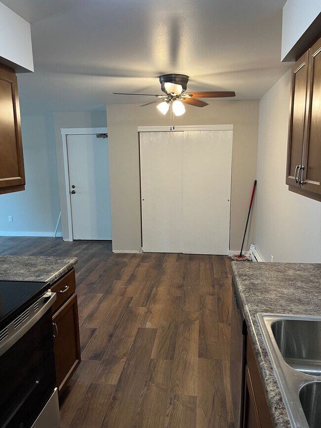 Building Photo - 2216 Sylvan Way