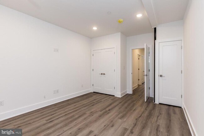 Building Photo - 2132 Berges St