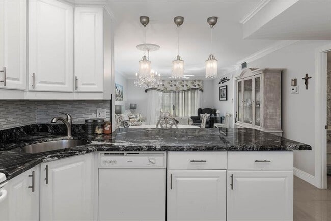 Building Photo - 7300 NW 5th Ct