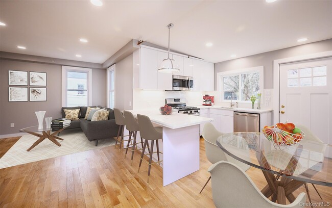 Building Photo - 86 Main St