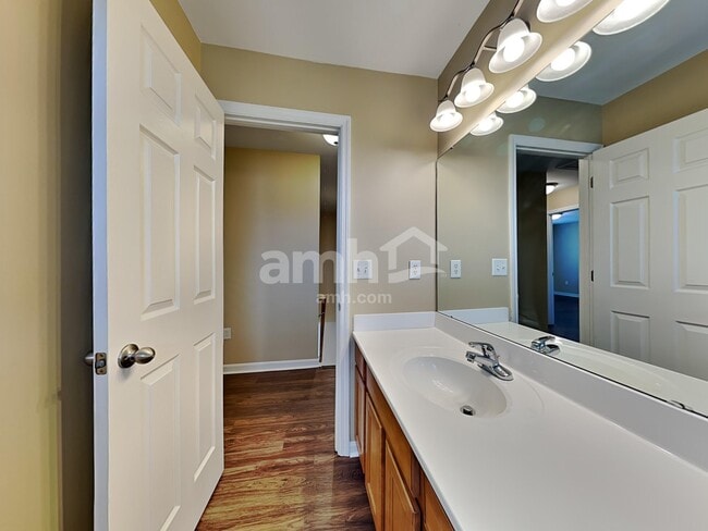 Building Photo - 10213 Waterford Ct