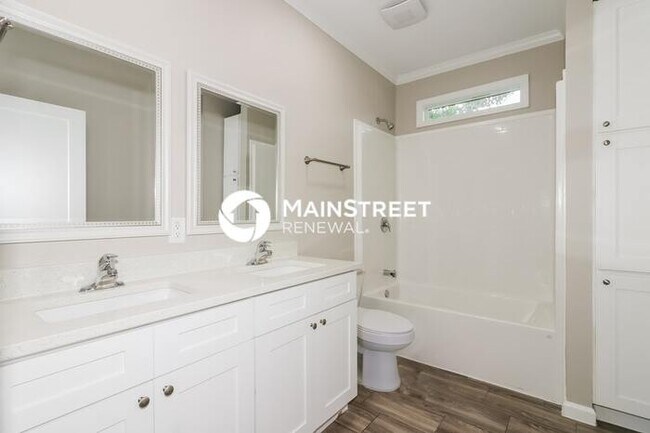 Building Photo - 4 Bedroom Pet-Friendly Home in Houston, TX with Main Street Renewal