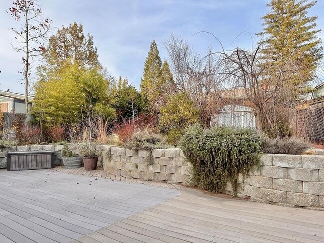 Building Photo - 148 Castlemont Dr