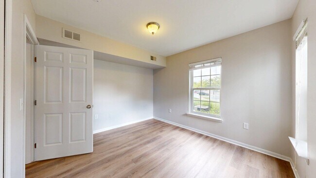 Building Photo - 2790 S Knightsbridge Cir