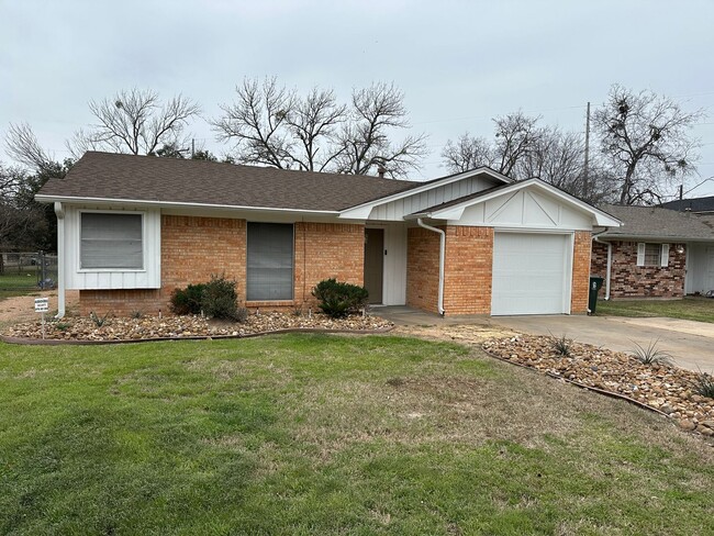 Building Photo - 4 bed/2 bath Bryan home