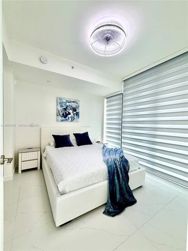 Building Photo - 9901 E Bay Harbor Dr