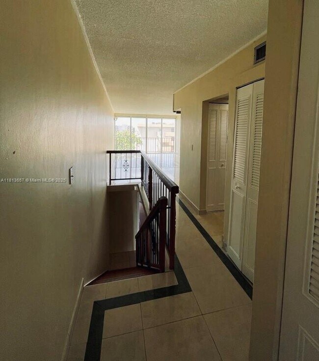 Building Photo - 9220 Fontainebleau Blvd
