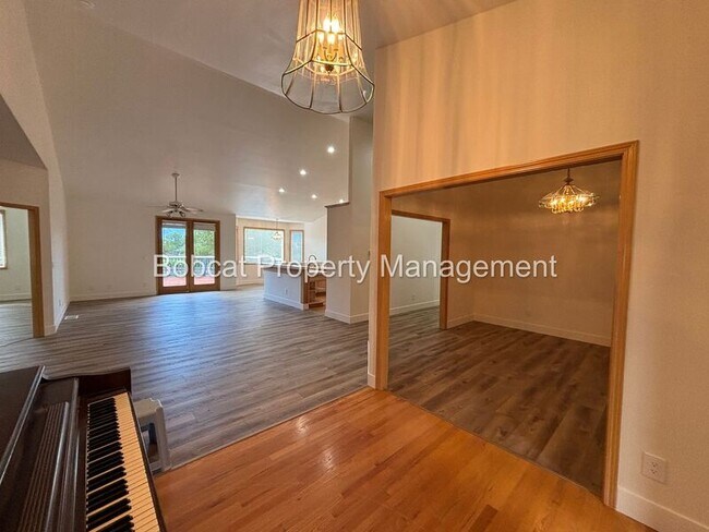 Building Photo - 1300 Bridle Way