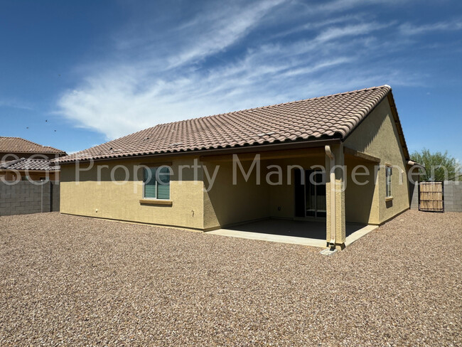 Building Photo - Beautiful Casa Grande home ready for move in