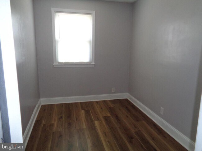 Building Photo - 2245 Graythorn Rd