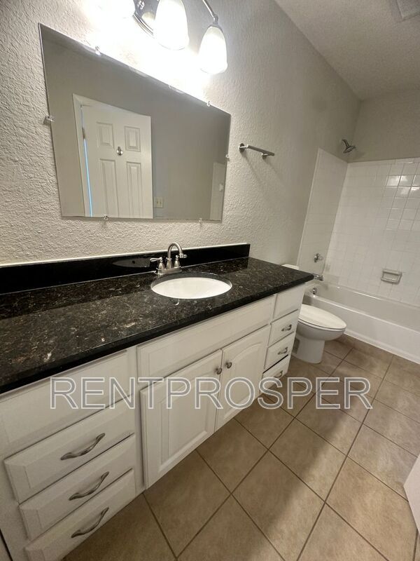 Building Photo - 4225 Thornbriar Ln