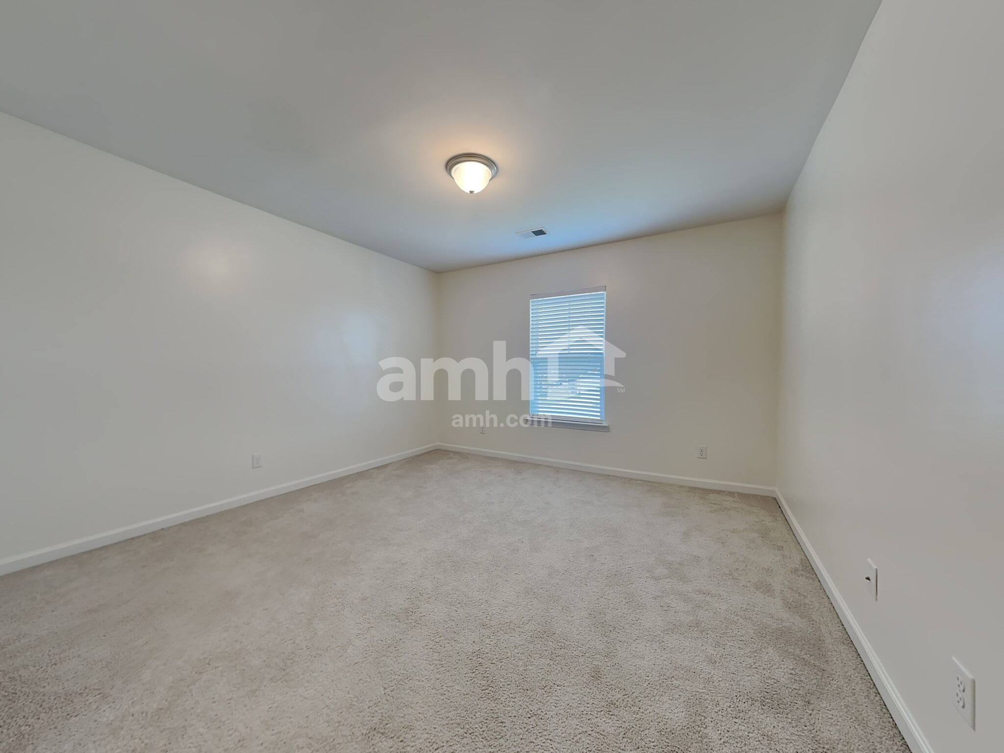 Building Photo - 11 Invierno Lake Dr