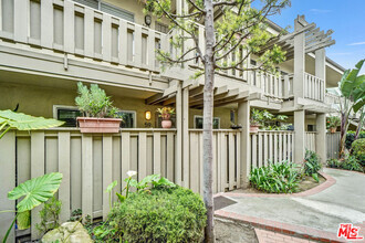 Building Photo - 3265 Santa Fe Ave