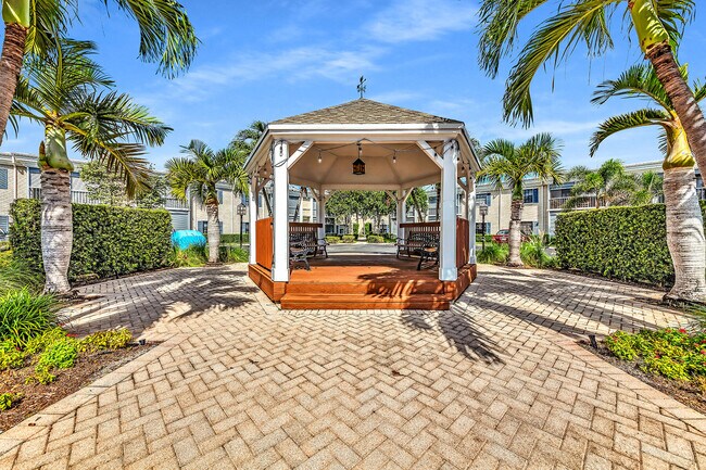 Building Photo - 120 Cypress Club Dr