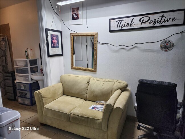 Building Photo - 410 Rosamond St