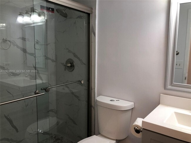 Building Photo - 905 Brickell Bay Dr