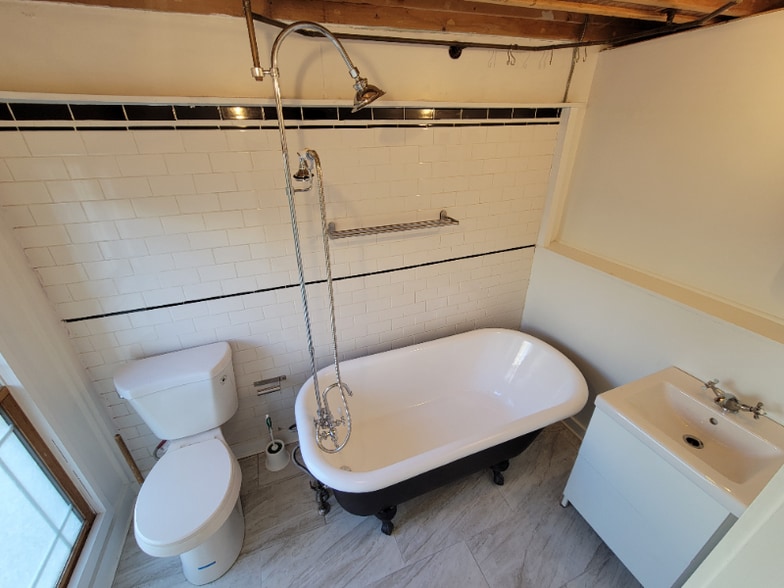 Building Photo - 223 Mercer St