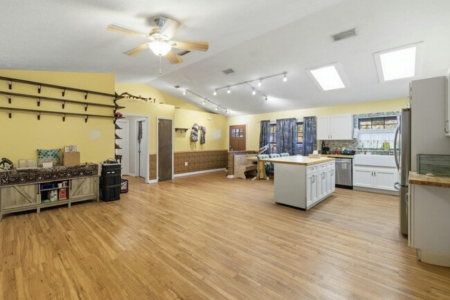 Building Photo - 408 Etheredge St