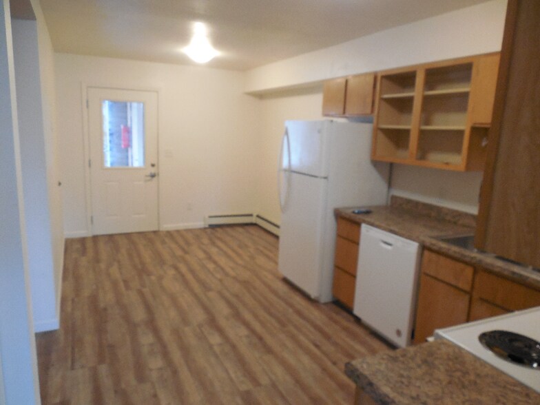 Building Photo - 825 SW Higgins Ave