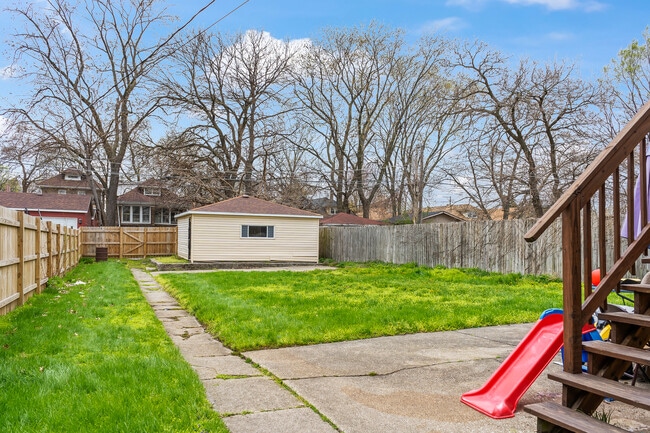 Building Photo - 7938 S Bennett Ave