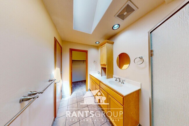 Building Photo - Lovingly cared for 3-bedroom, 1.75-bath ra...