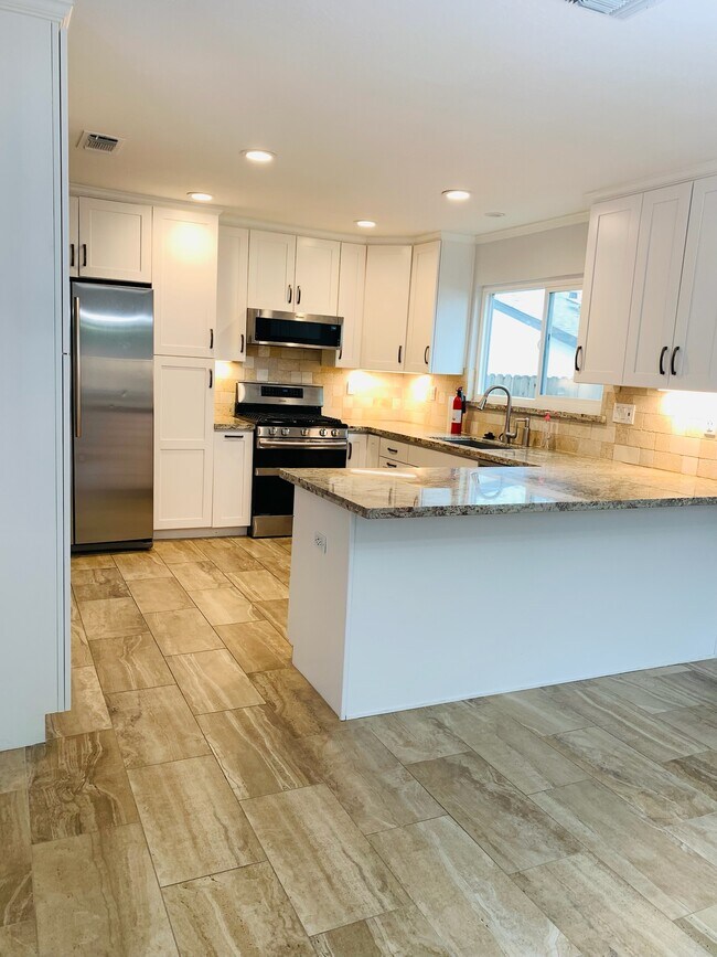 Building Photo - 920 Linwood St