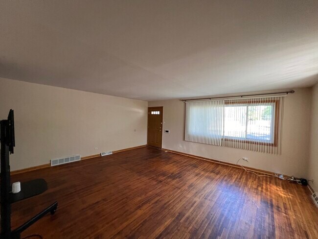 Building Photo - 9594 S Colfax Ave