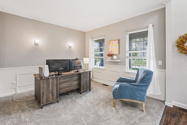 Building Photo - Luxurious 4-Bedroom Furnished Home in West...