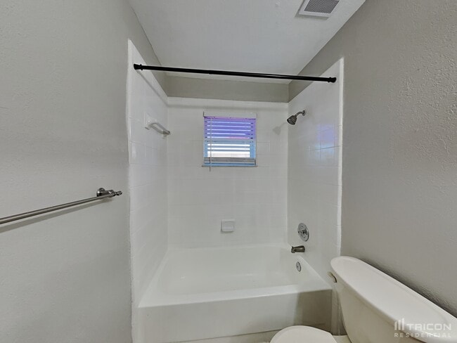 Building Photo - 12765 Ohio Woods Ln