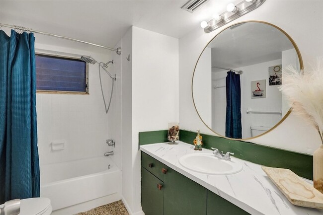 Building Photo - 1690 NE 191st St