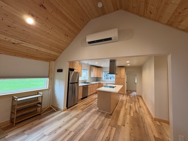 Building Photo - 1070 E McReavy Rd