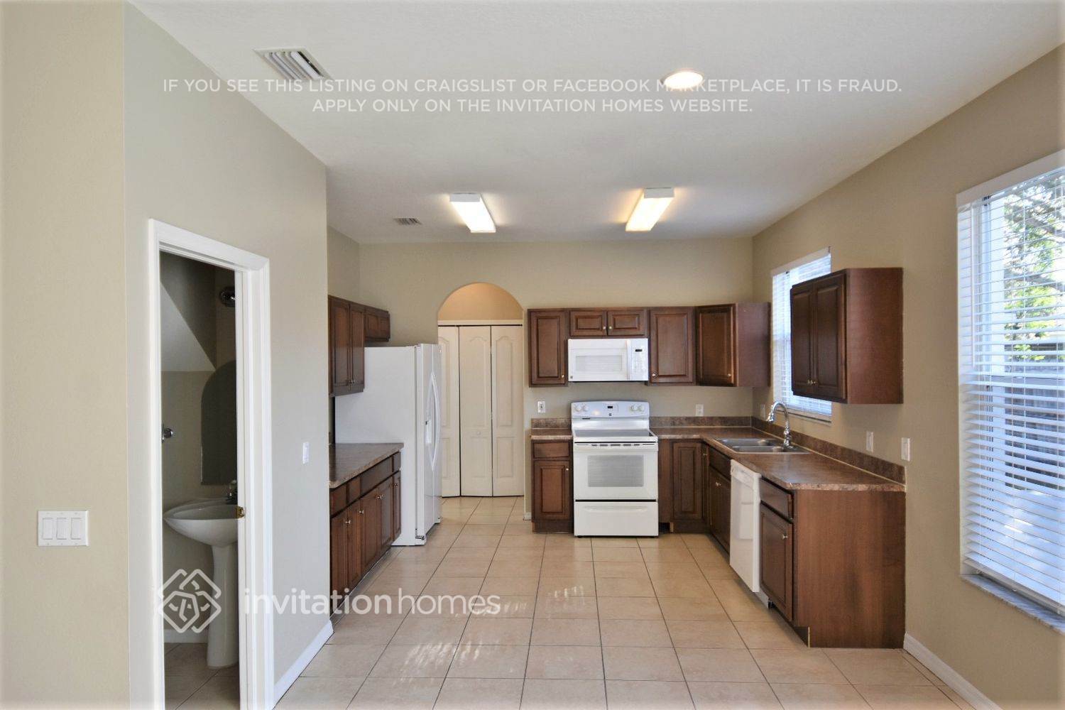 Building Photo - 9712 Laurel Ledge Dr