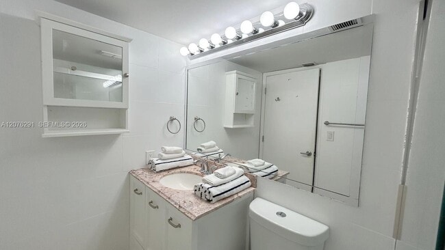 Building Photo - 540 Brickell Key Dr