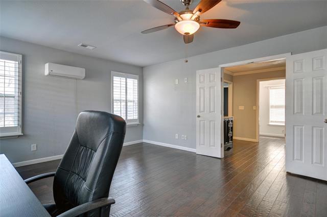 Building Photo - 3237 Odessa Ave