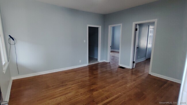 Building Photo - 112 Hobart St