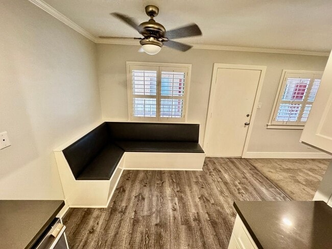 Building Photo - REMODELED 1 BEDROOM CONDO - Naples Island ...