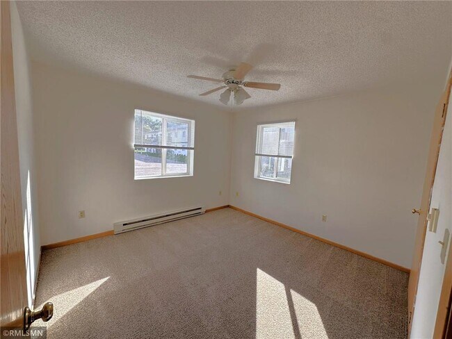 Building Photo - 560-580 Spring St