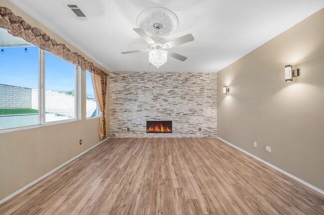 Building Photo - 79910 Camden Dr