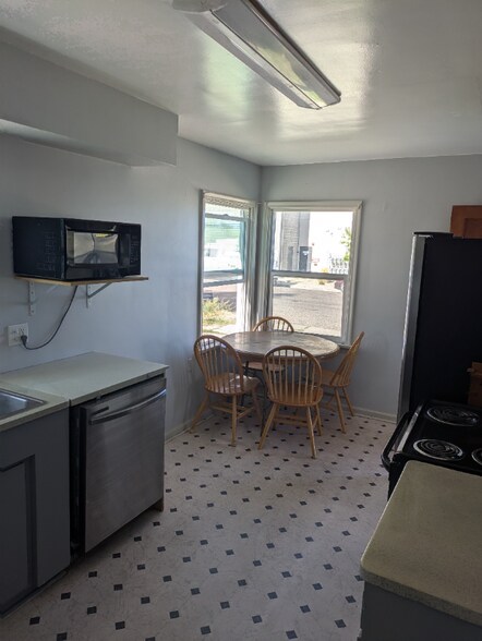 Building Photo - 589 W 200 N