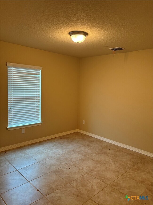 Building Photo - 374 Posey Pass