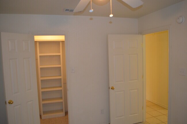 Building Photo - 910 Crymes Ln