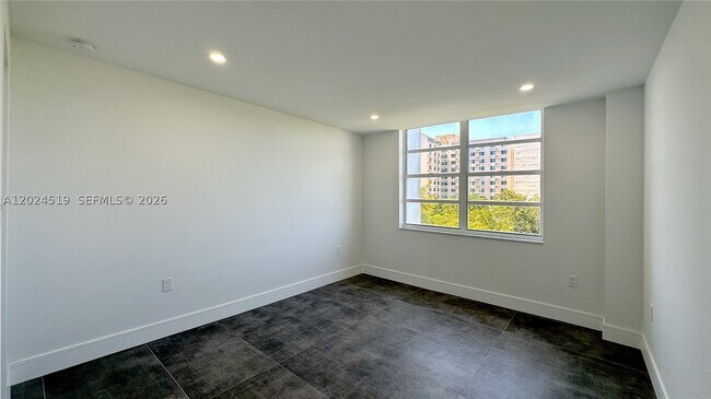 Building Photo - 2780 NE 183rd St