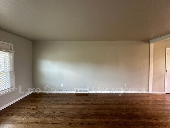 Building Photo - 133 W. Jarman Drive