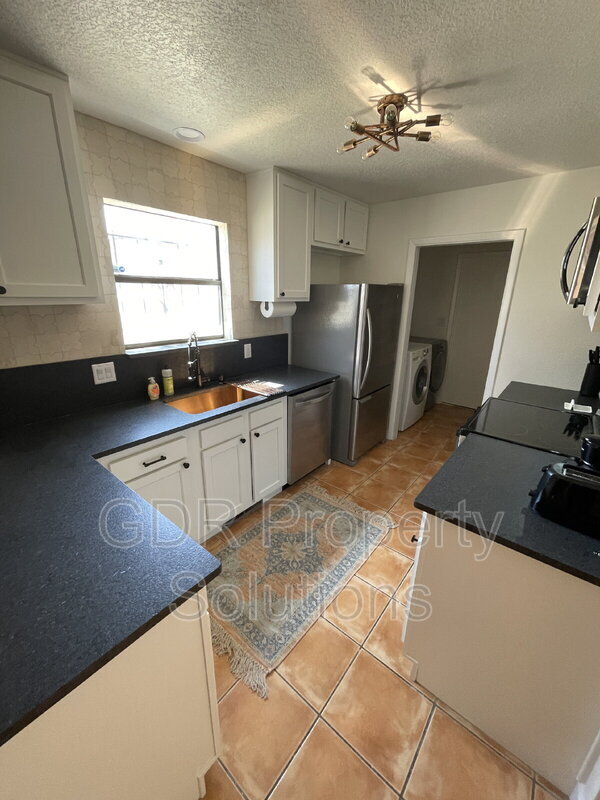 Building Photo - 520 Ortiz Dr NE