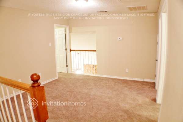 Building Photo - 1633 Summers Dr