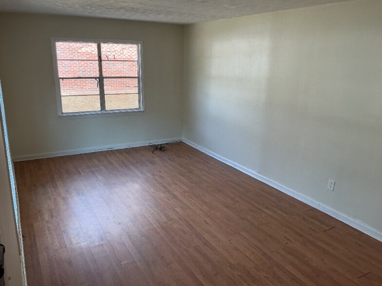 Building Photo - 3656 Surrey Ln