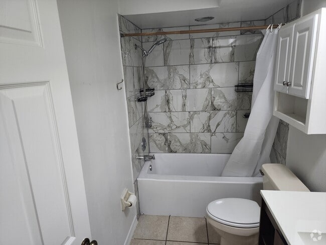 Building Photo - 2751 S Pines Dr
