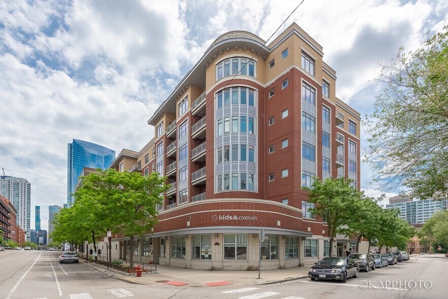 Primary Photo - 657 W Fulton St