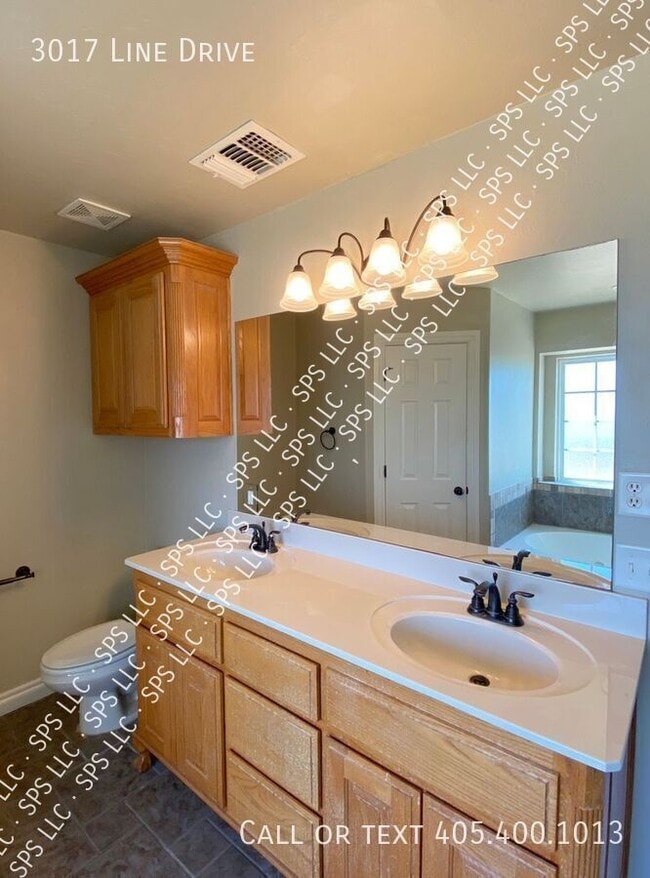 Building Photo - 3017 Line Dr